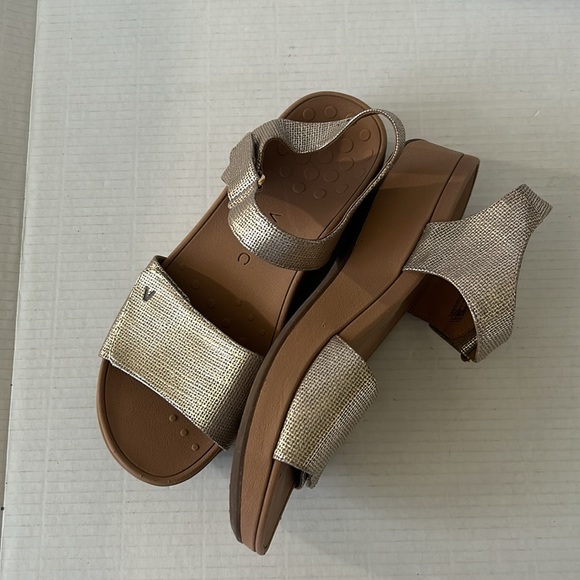 Vionic "Raz Metallic" Gold Adjustable Platform Wedge Sandals 10 - Picture 3 of 7